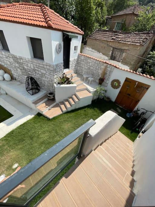 Oezel Havuzlu Kiralik Tas Villa Kusadasi Exterior photo